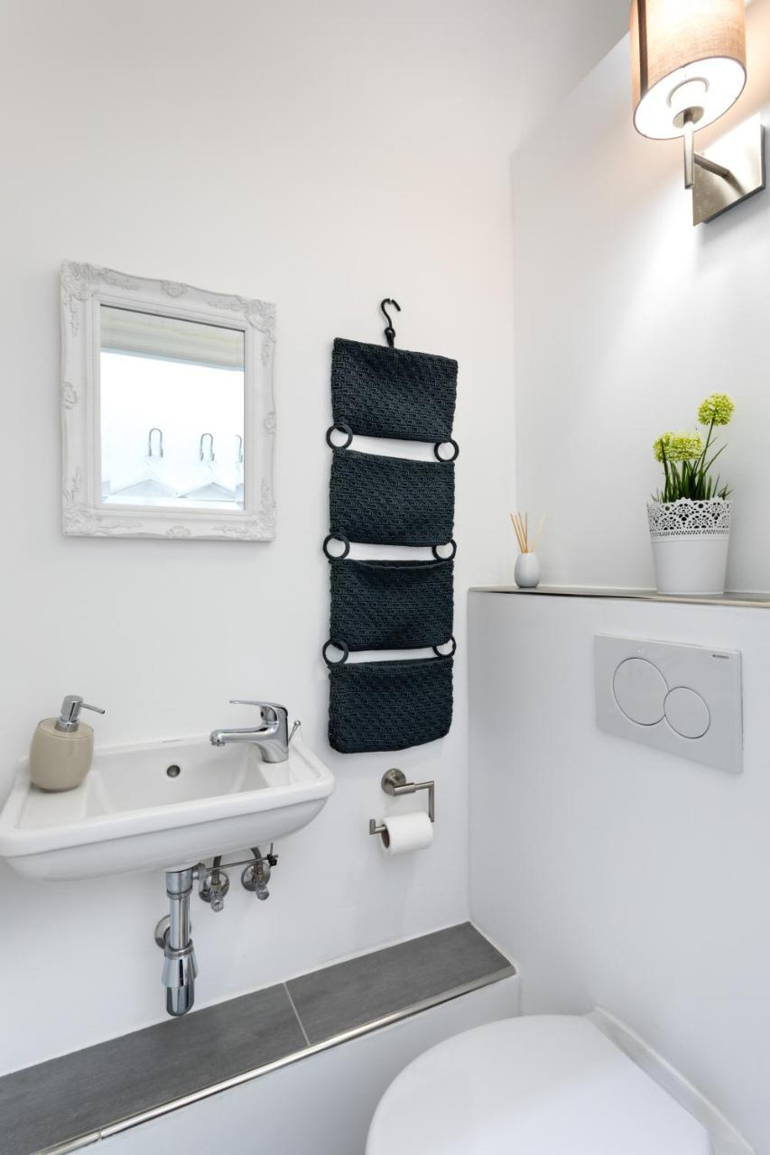 The Duesseldorfer, 1 Bedroom 1 Living Up To 4 People Appartamento Berlino